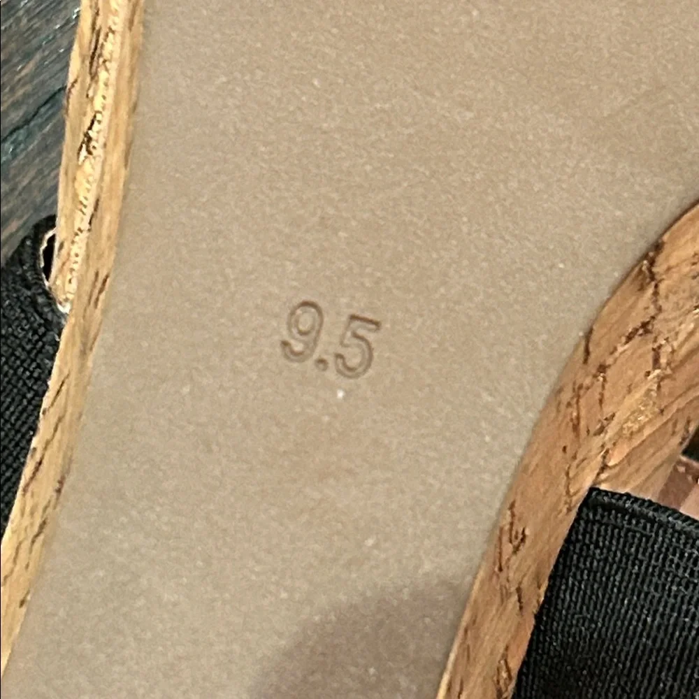 Aerosoles Women’s Black and Tan Wedge Sandals Size 9.5